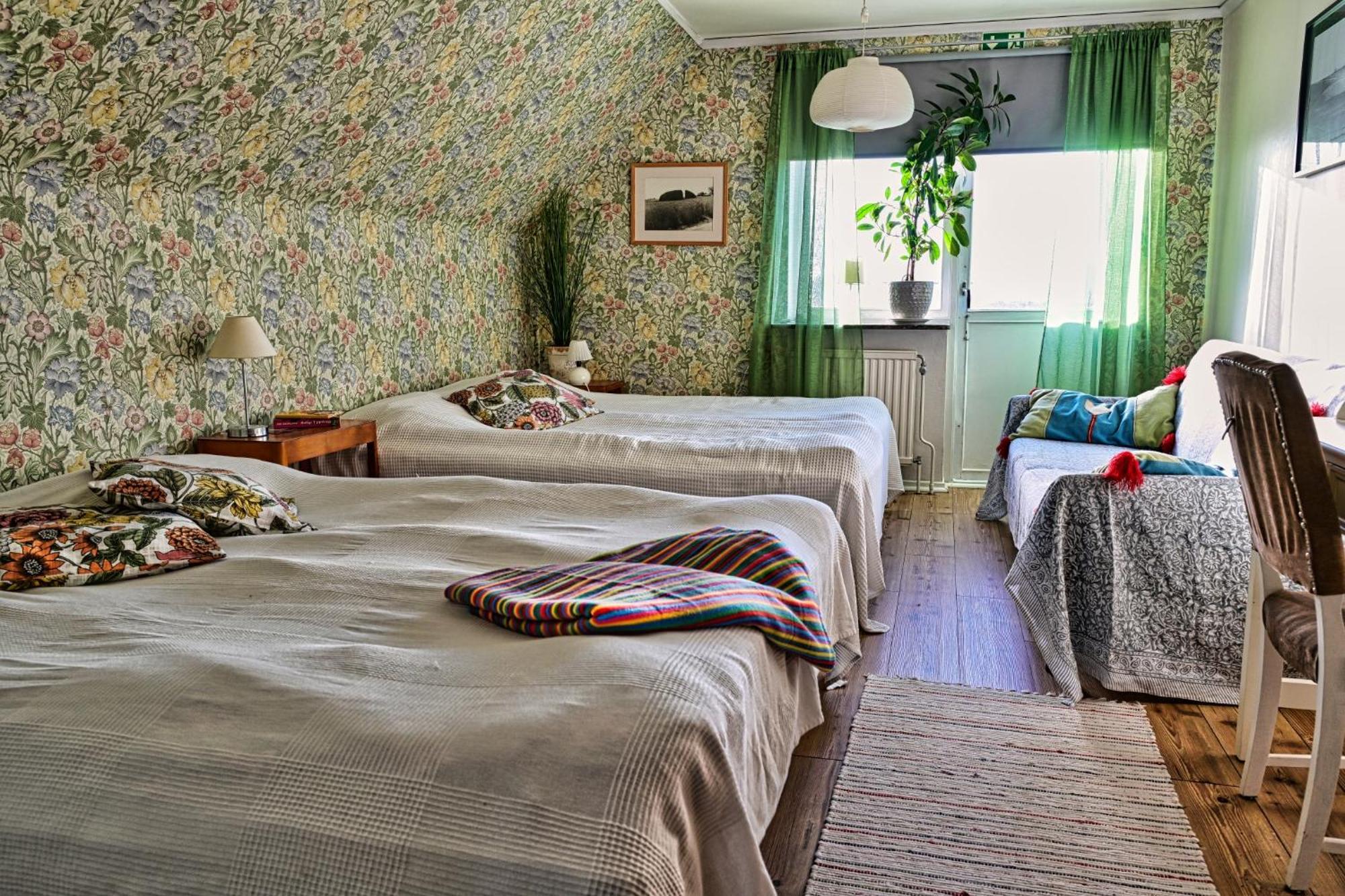 Bed And Books Pa Oesterlens Gaesthaerbaerge Glemminge Exterior foto